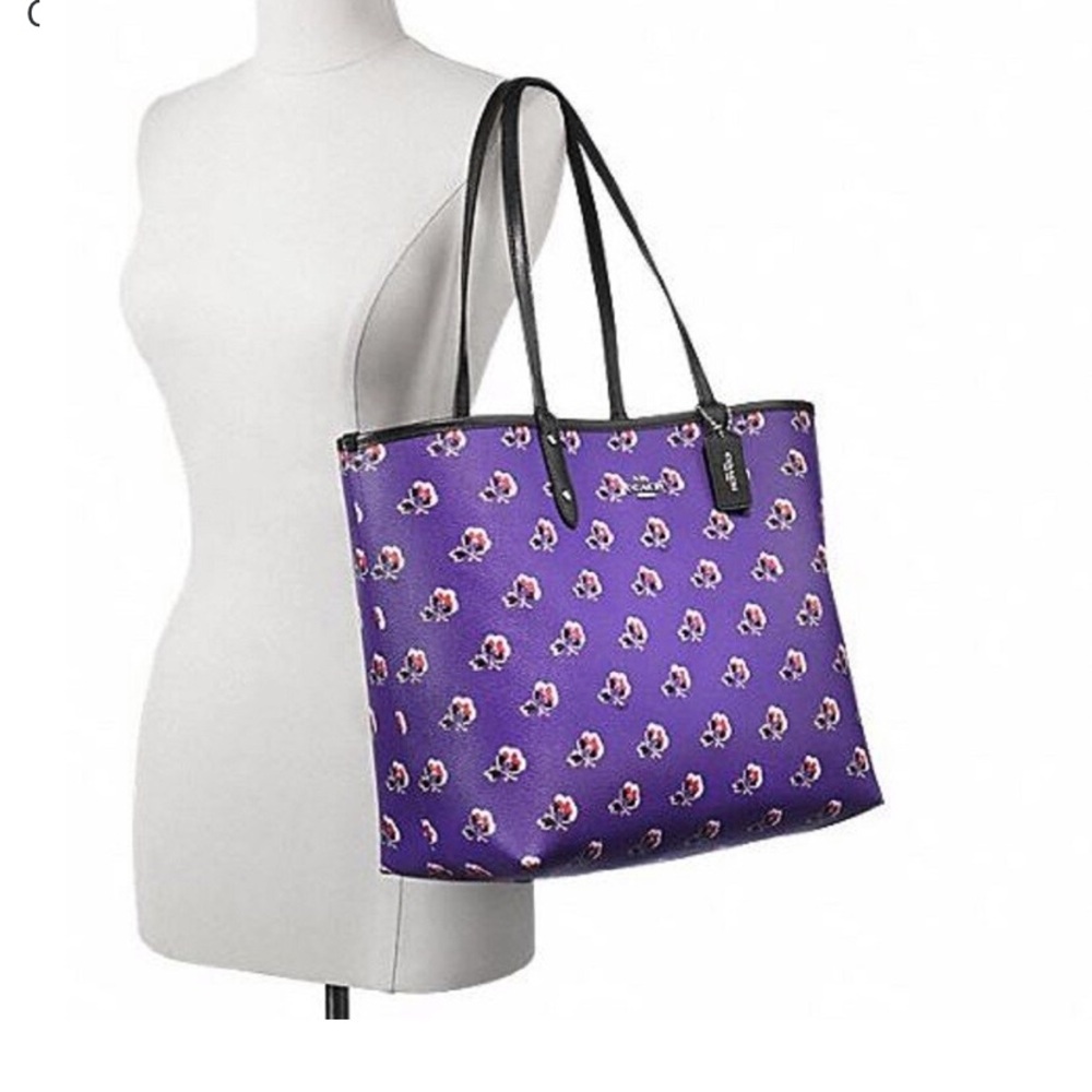 Revesiable coach tote
